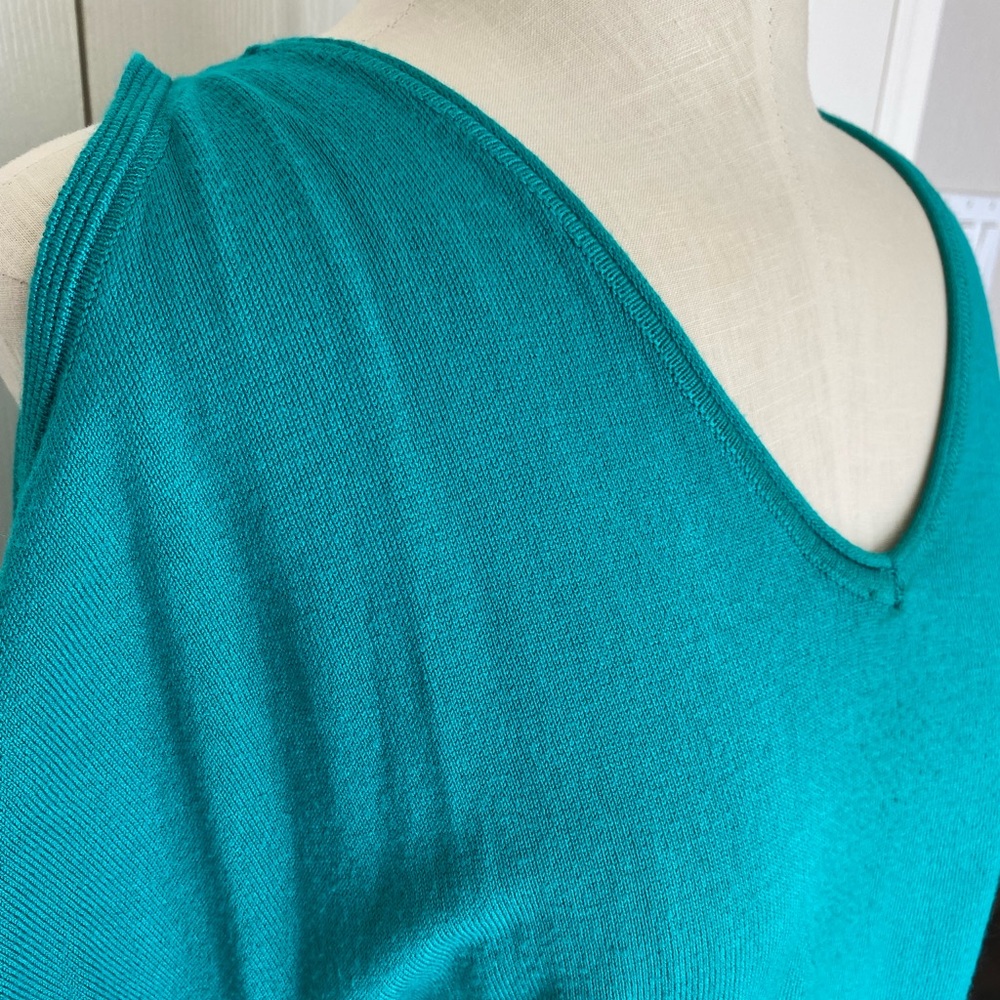 Real Cold Shoulder Top - Picture 3 of 5